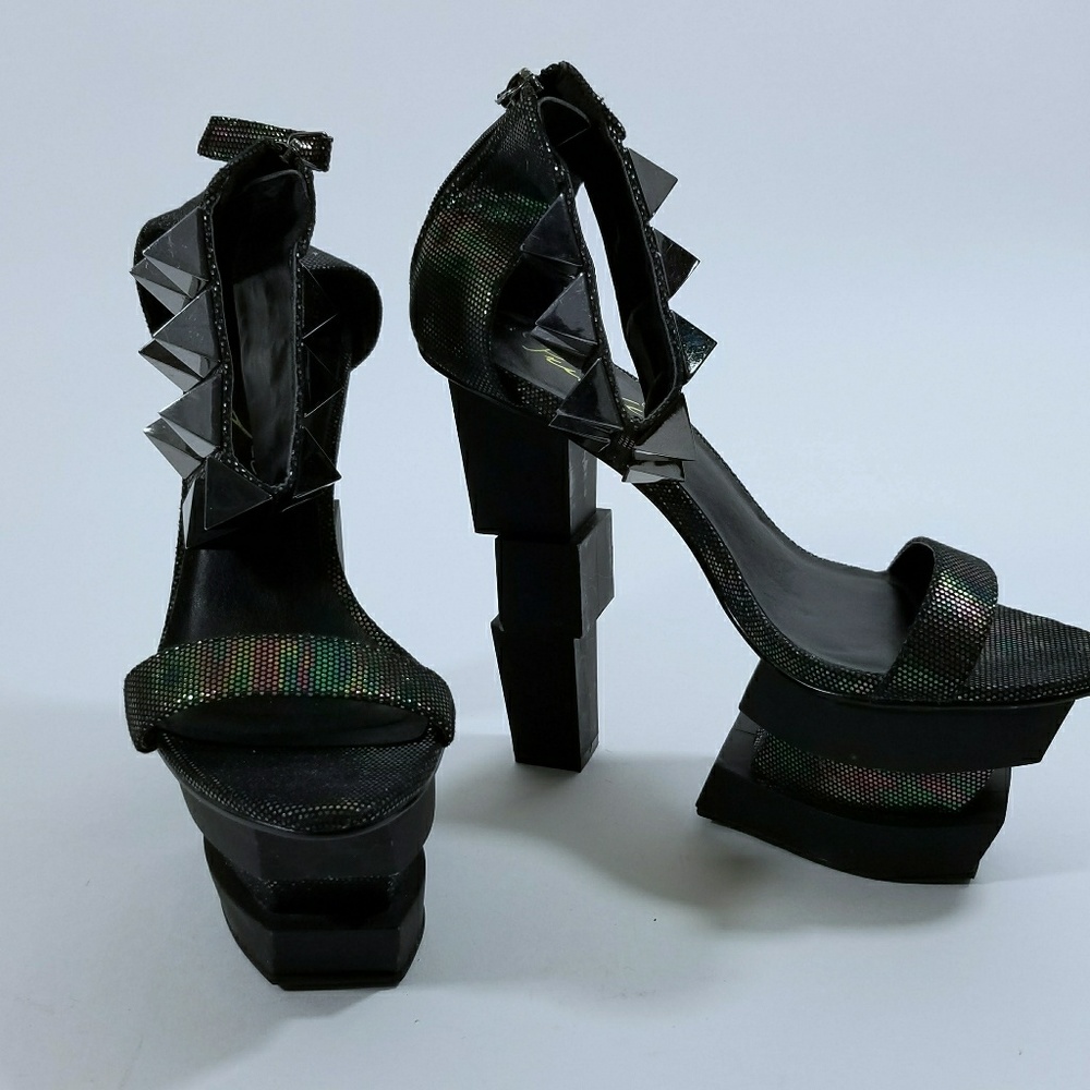 Privileged Vernish platform heels size 9
